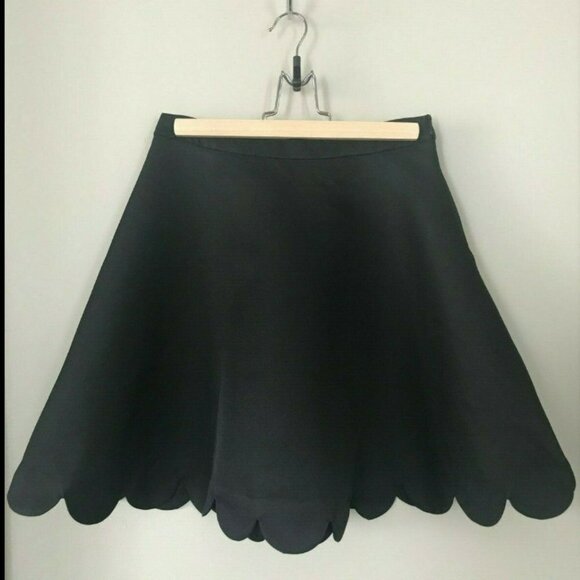 English Factory Black Scalloped Hem Skirt Size S N - Picture 2 of 4